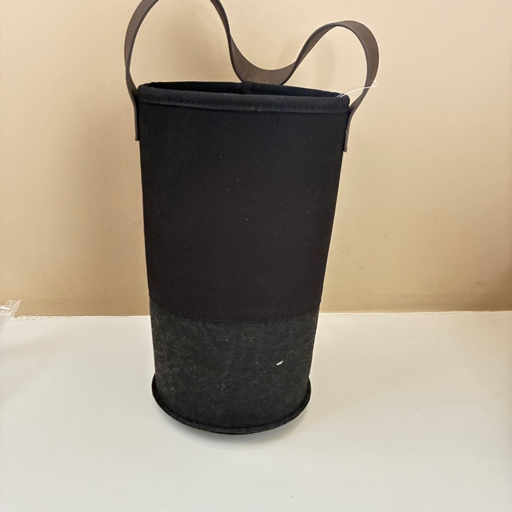 NWT Thirty-One Black and Gray Felt Wine & Gift Bag Birthday Holiday Party